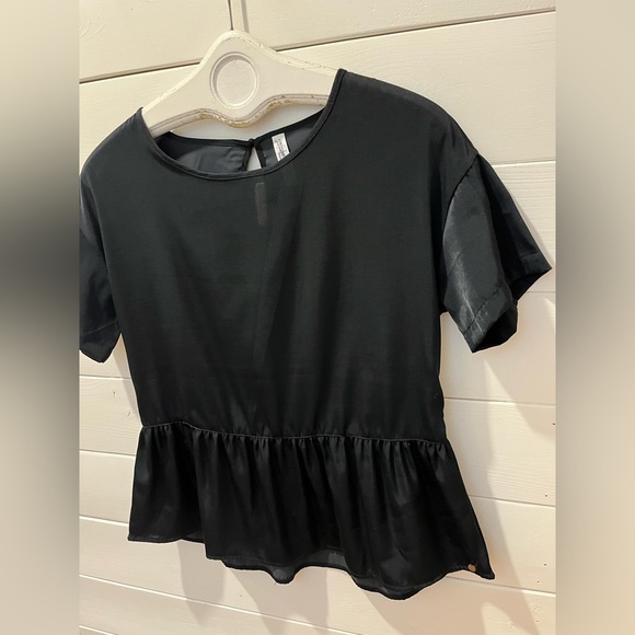 🖤 Black Ruffled Hem Blouse – RIPZONE – Size S/P - Picture 5 of 7